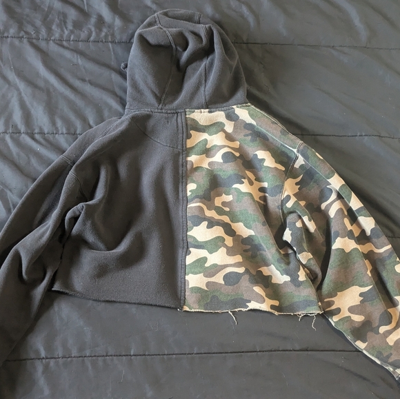 Reworked Vintage Crop Hoodie - Picture 5 of 5